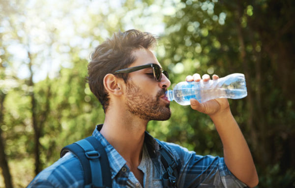 Uống nước để tăng khả năng trao đổi chất cho phái mạnh 