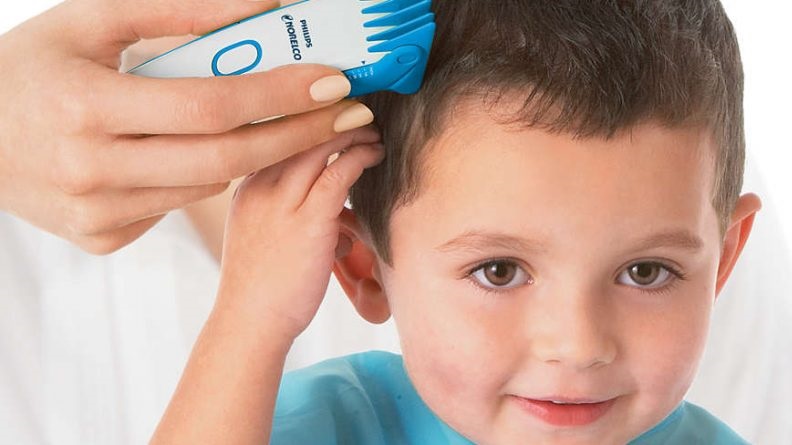Tư vấn từ thợ cắt tóc chuyên nghiệp sẽ giúp việc cắt tóc cho bé trai trở nên hiệu quả.