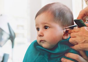 Những sai lầm cha mẹ hay mắc phải khi tự cắt tóc cho bé trai