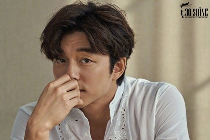 Từ thành công của vai diễn trong bộ phim "Yêu tinh", ai cũng nhớ đến ông chú Gong Yoo với mái tóc rẽ mái uốn xoăn