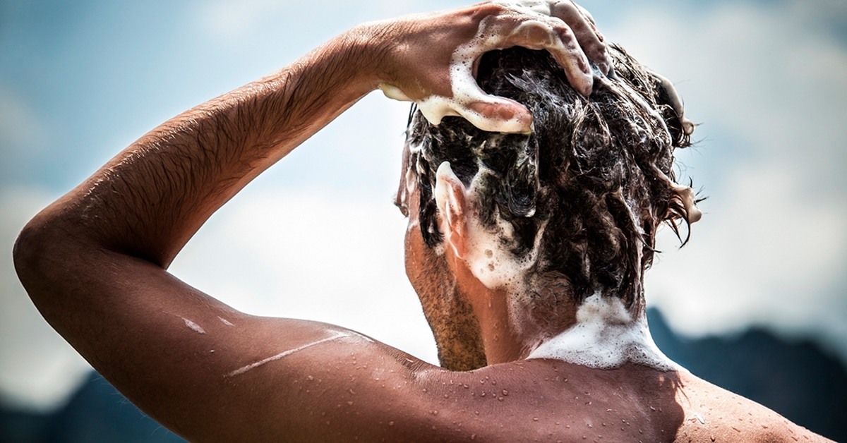 Không nên sử dụng dầu gội trước khi nhuộm tóc màu khói