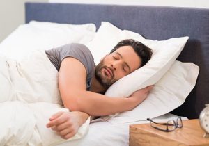 Tóc nam khi ngủ sẽ gặp phải nhiều vấn đề sức khỏe.