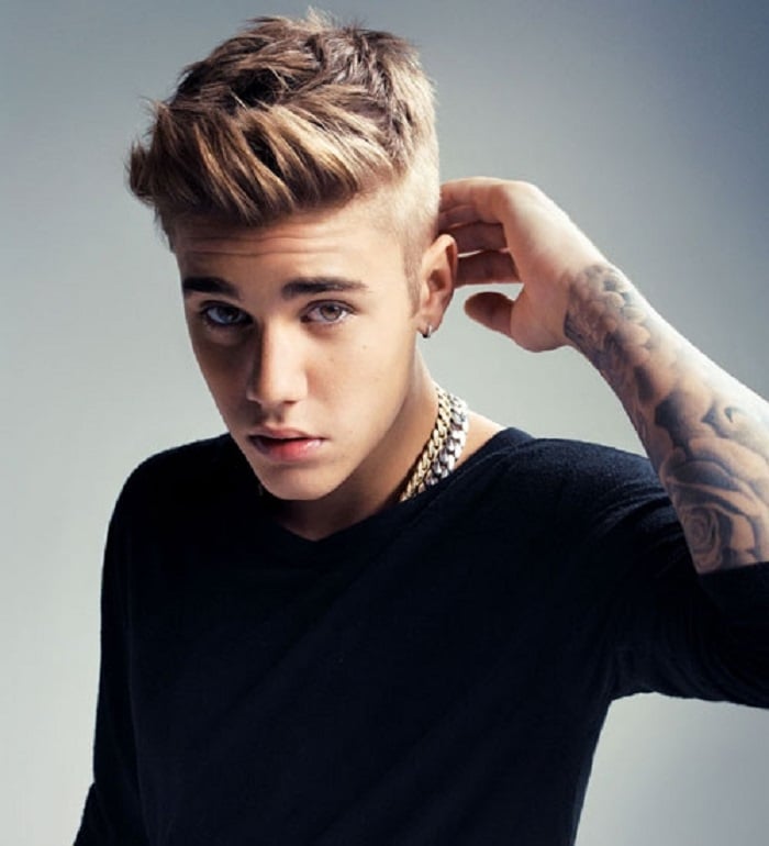 Justin Bieber trẻ trung trong kiểu tóc Mohican