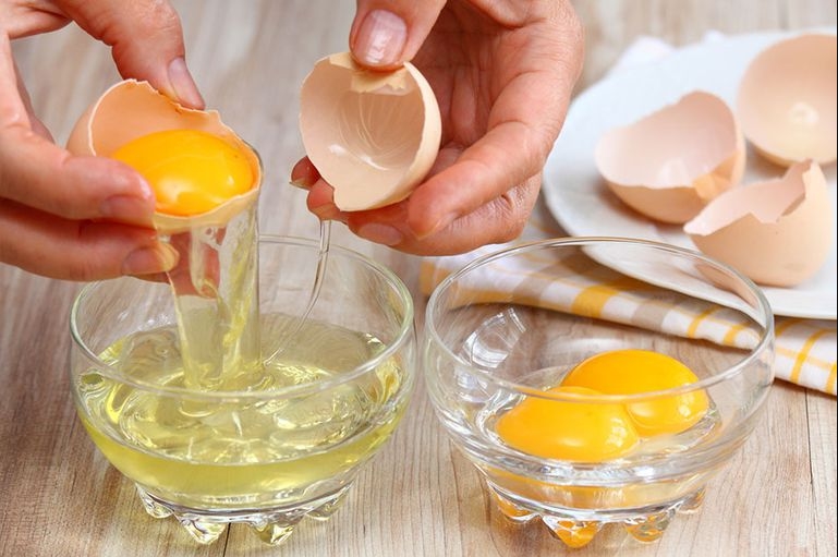 Trứng gà là một trong những nguyên liệu trị mụn vô cùng hiệu quả